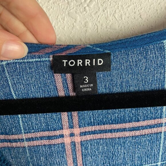 Torrid Size 3 Babydoll Crinkle Gauze Crochet Inset Lace Up Top Blue Plaid 3X - Picture 9 of 9